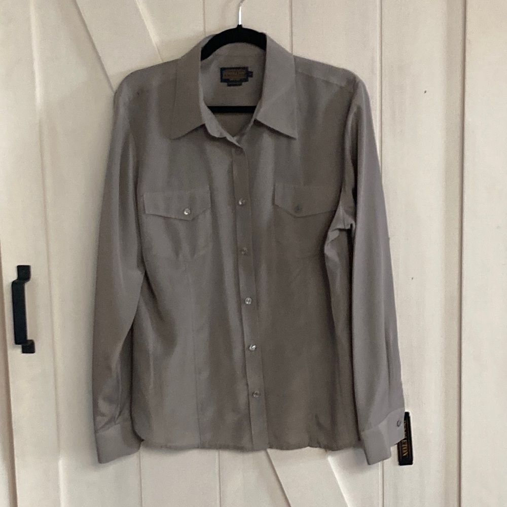 Pendleton gray polyester blouse  NWT